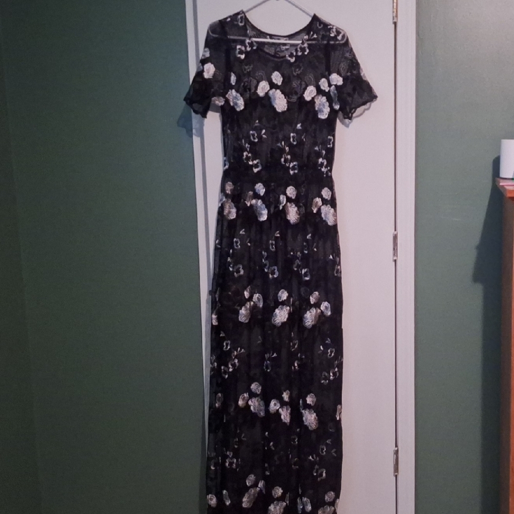 Black Sleeveless Maxi Gown with Crew Neck
